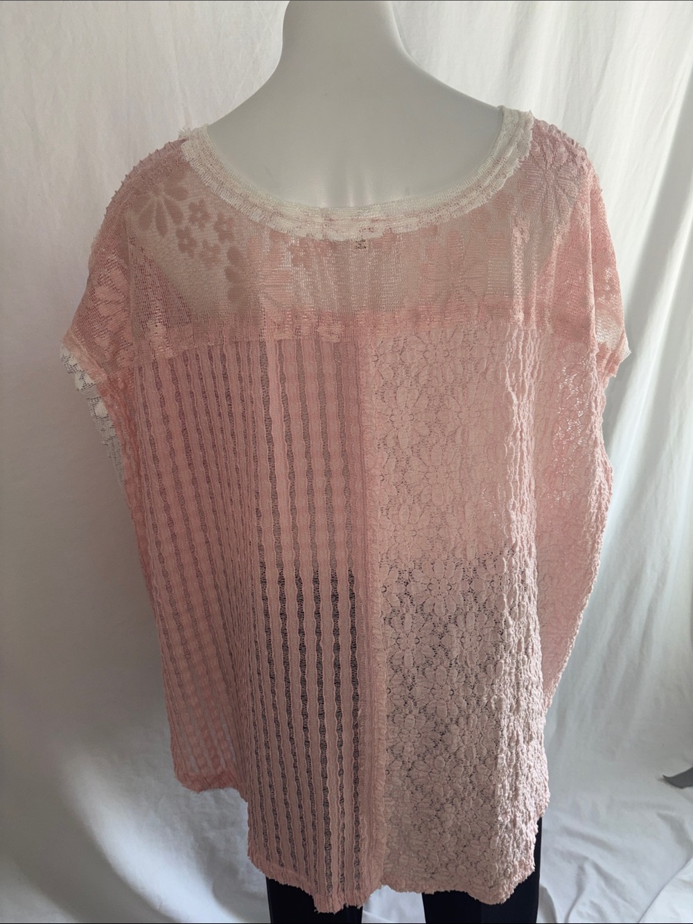 POL Pink Floral Lace V-Neck Chemise Top with Cream Trim - Picture 4 of 9